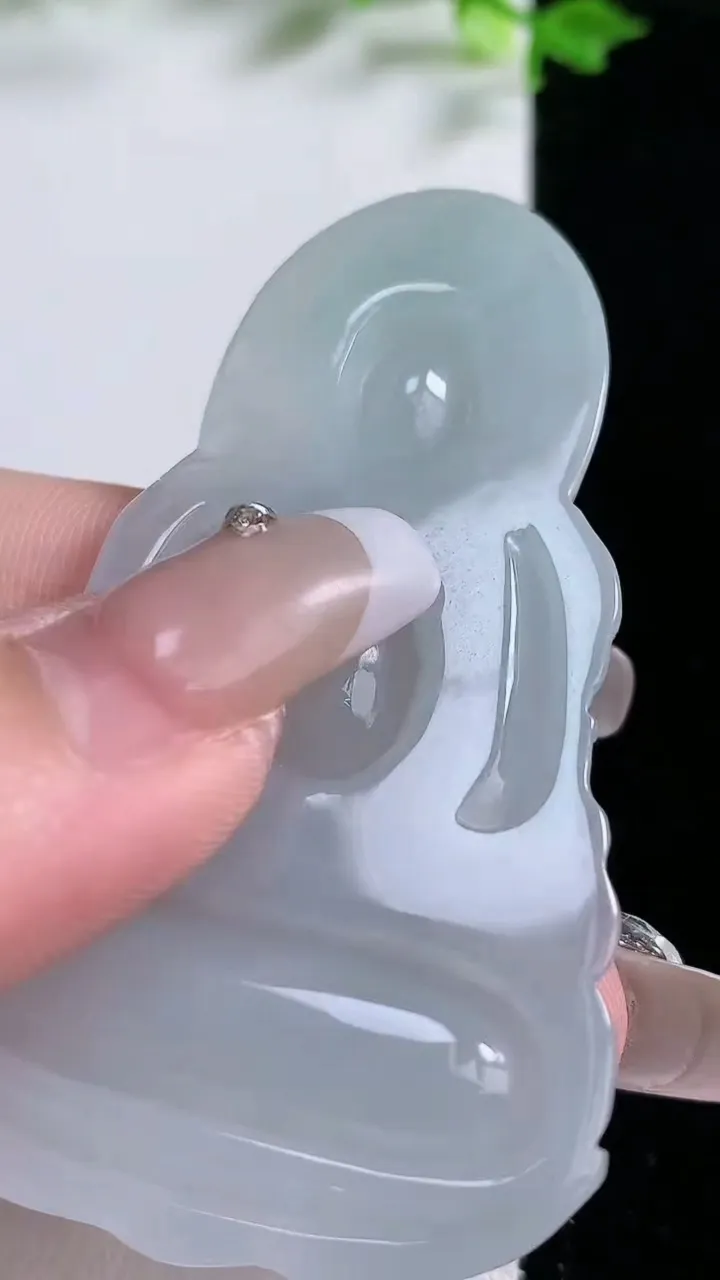 天然A货翡翠度母观音吊坠，尺寸66-38.8-7.6，重:27.30g
1月20日