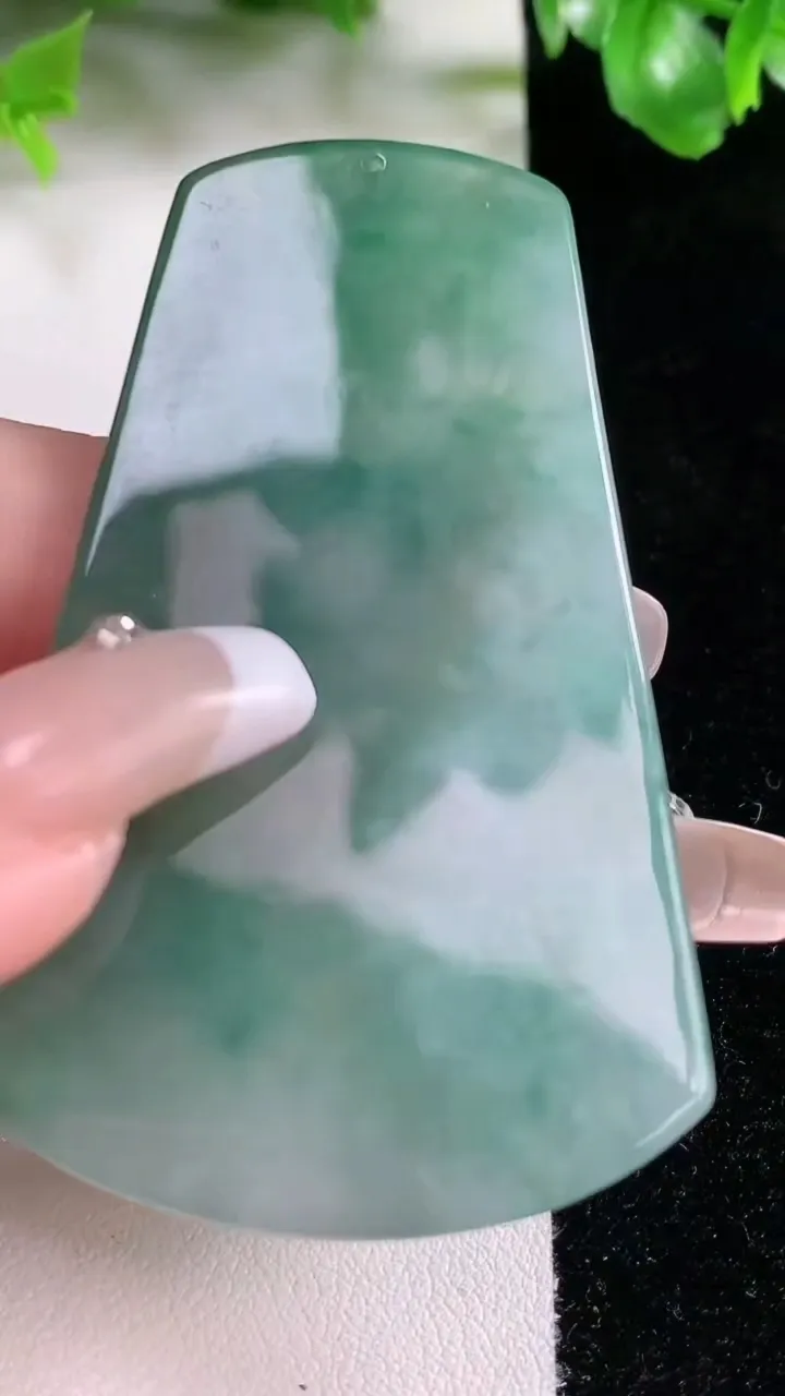 天然A货翡翠普贤菩萨吊坠，尺寸65.5-41-4.2，重量:27.48g
1月20日