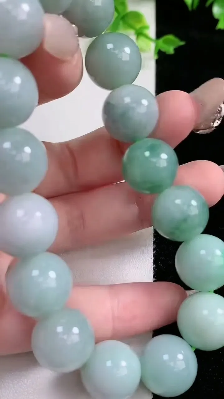 天然A货翡翠圆珠手串，尺寸13.8-16颗，重:76.08g1月20日
工厂直销收藏佳品,种好水足，