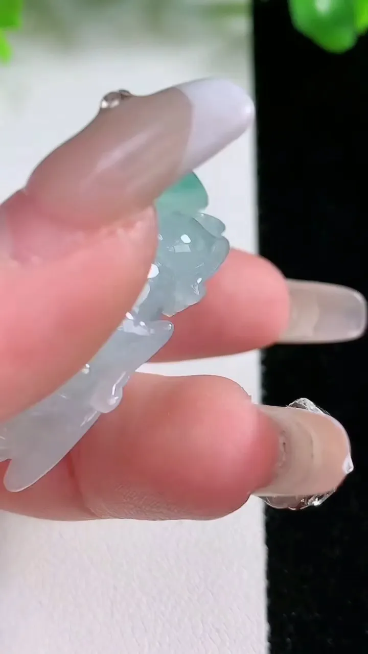 天然A货翡翠貔貅吊坠，尺寸38-19-11.8，重量:17.80g
1月20日