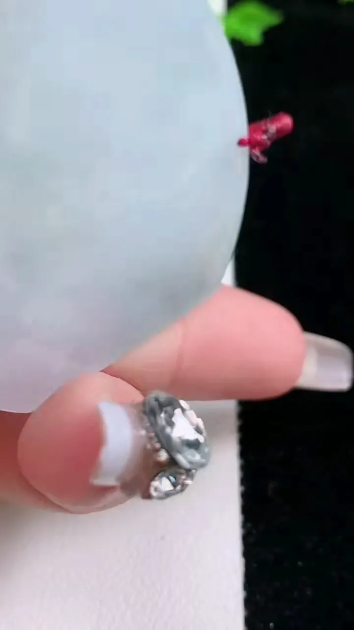 天然A货翡翠文殊菩萨吊坠，尺寸49.4-43.7-4.4，重量:23.62g
1月20日