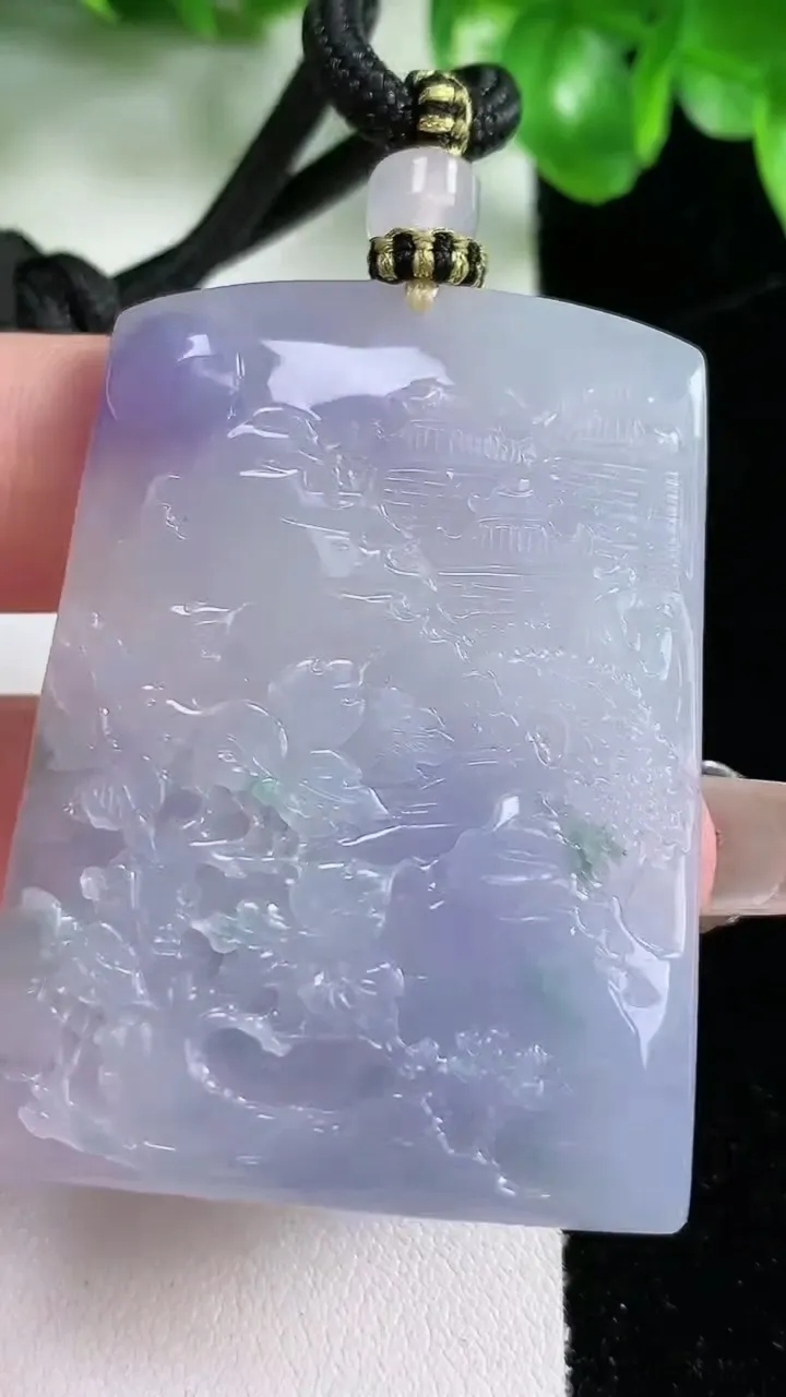 天然A货翡翠牌吊坠，尺寸50-36.5-5.5，重量:31.59g
1月21日