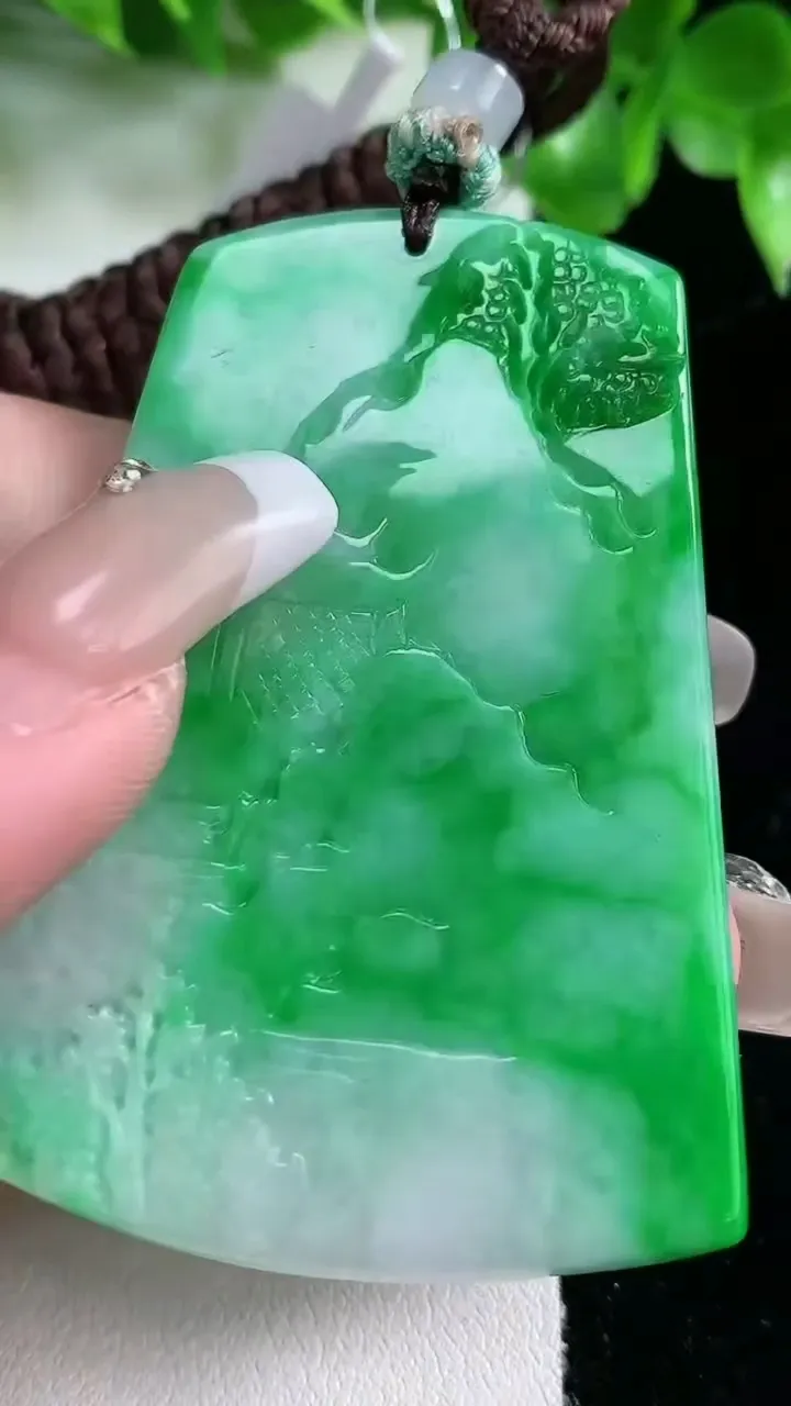 天然A货翡翠山水牌吊坠，尺寸59-41-5.2，重量:34.10g
1月21日