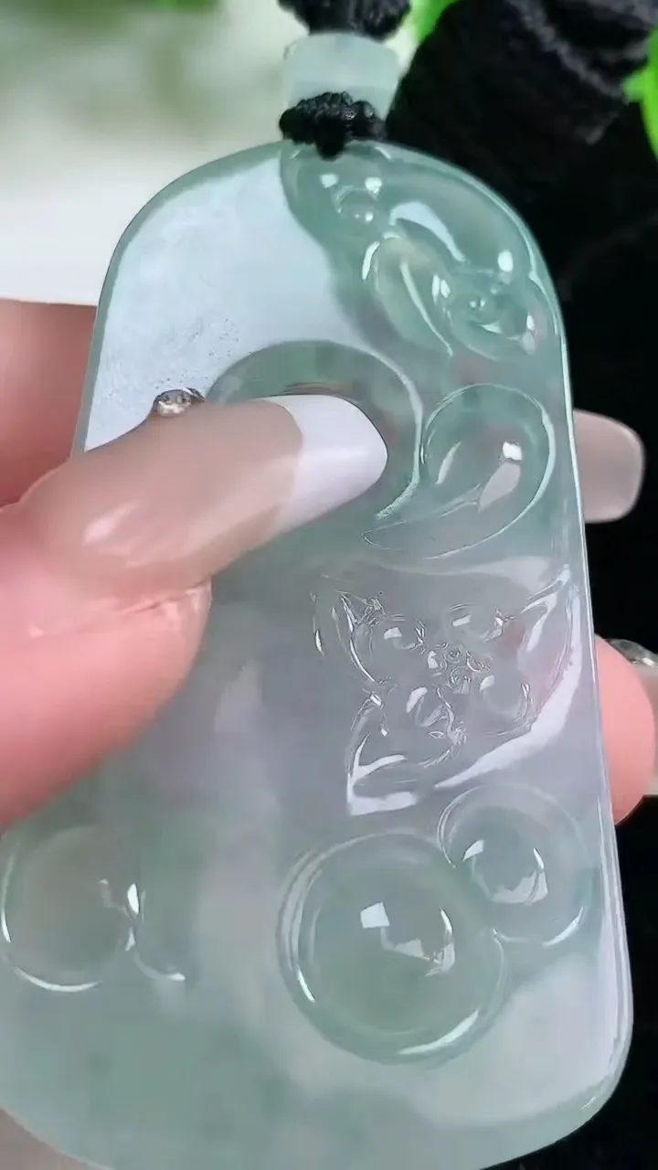 天然A货翡翠逍遥佛吊坠，尺寸60.5-31.6-4.5，重量:23.11g
1月21日