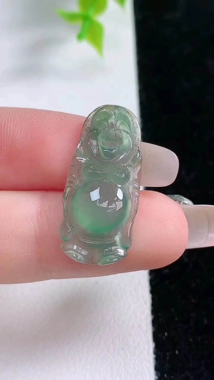 天然A货翡翠布袋佛吊坠，尺寸26-13-4.3，重:1.86g
1月21日
