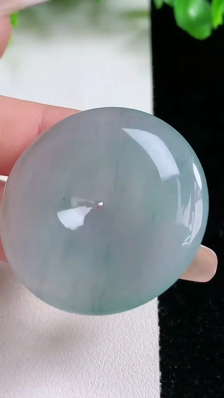 天然A货翡翠冰种飘花平安扣吊坠，尺寸39-6，重量:19.88g
1月21日