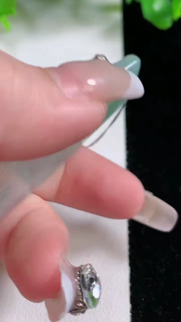 天然A货翡翠文殊菩萨吊坠，尺寸62.4-34-5，重量:24.60g
1月21日