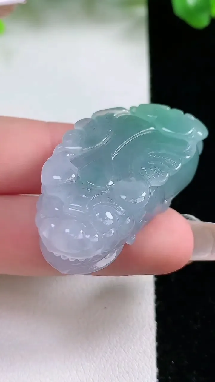 天然A货翡翠春带彩紫罗兰貔貅吊坠，尺寸40.6-21.6-11，重量:23.66g
1月21日