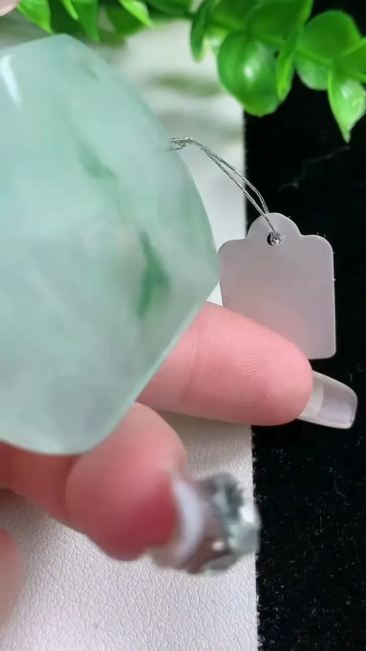 天然A货翡翠文殊菩萨吊坠，尺寸54-41.7-5.6，重量:31.82g
1月21日