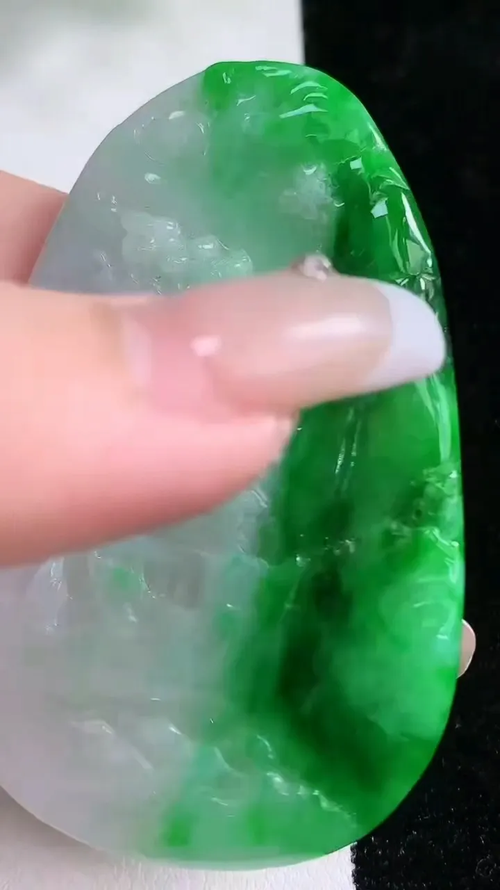 天然A货翡翠山水牌吊坠，尺寸66-42-6，重:36.75g
1月21日