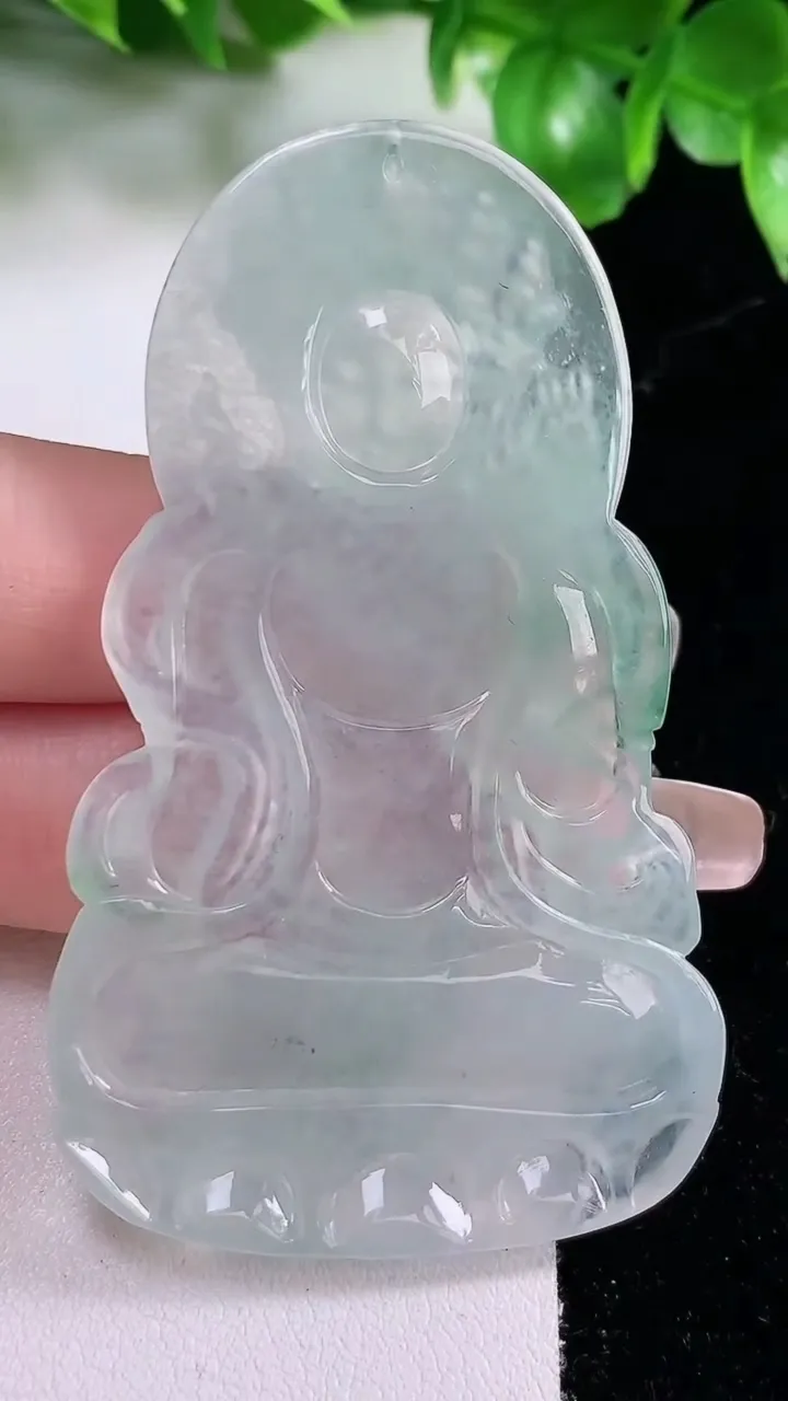 天然A货翡翠度母观音吊坠，尺寸67-40-5，重量:26.34g
1月21日