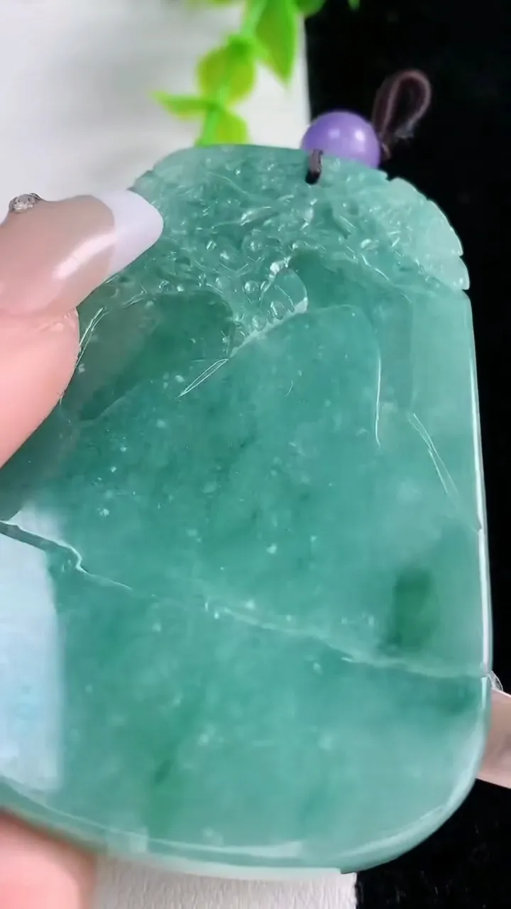 天然A货翡翠山水牌吊坠，尺寸66-45-9.5，重:61.17g
1月21日