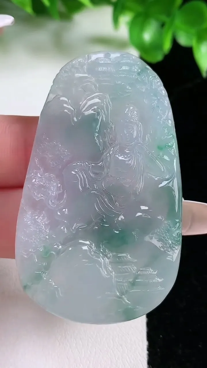 天然A货翡翠冰种飘花山水观音菩萨吊坠，尺寸54-32.2-4.8，重量:21.59g
1月21日