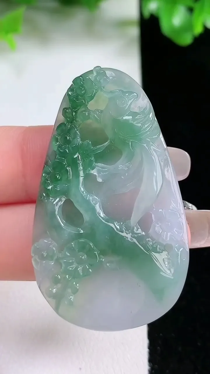 天然A货翡翠鸟语花香吊坠，尺寸48-28.5-4.7，重量:13.07g
1月21日