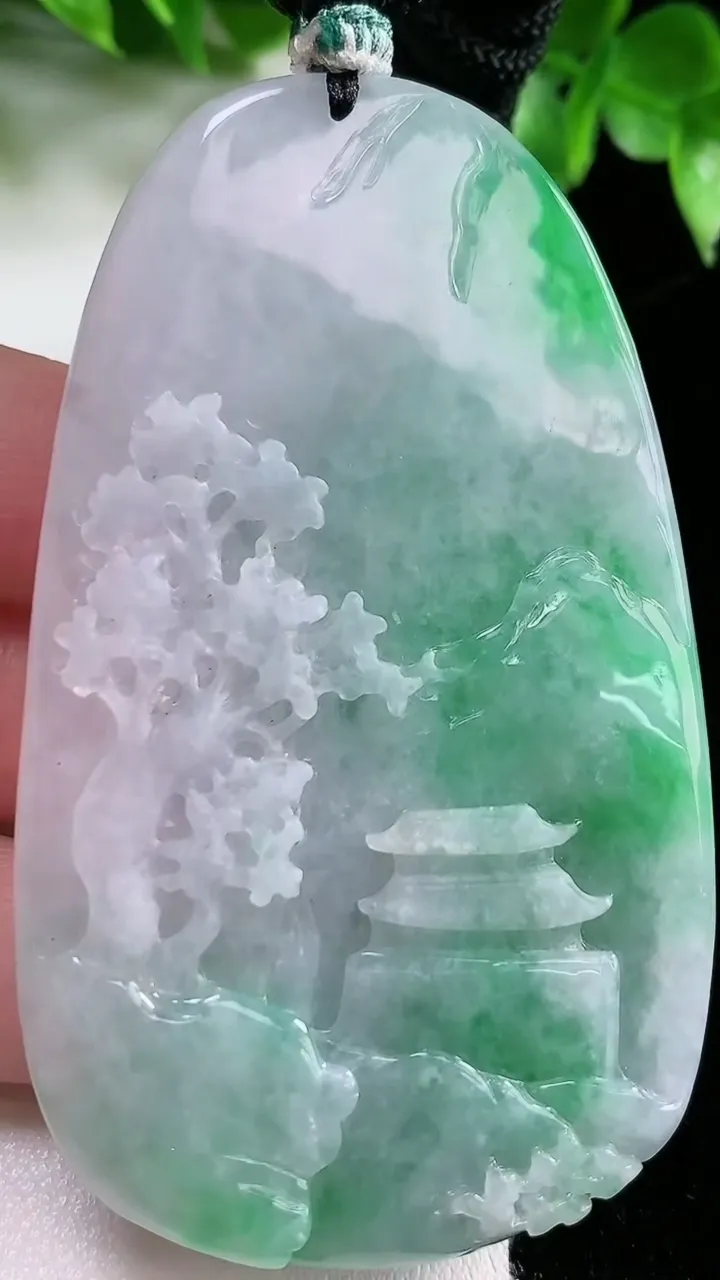 天然A货翡翠山水佛头吊坠，尺寸71.2-41.2-12.5，重量:68.01g
1月21日