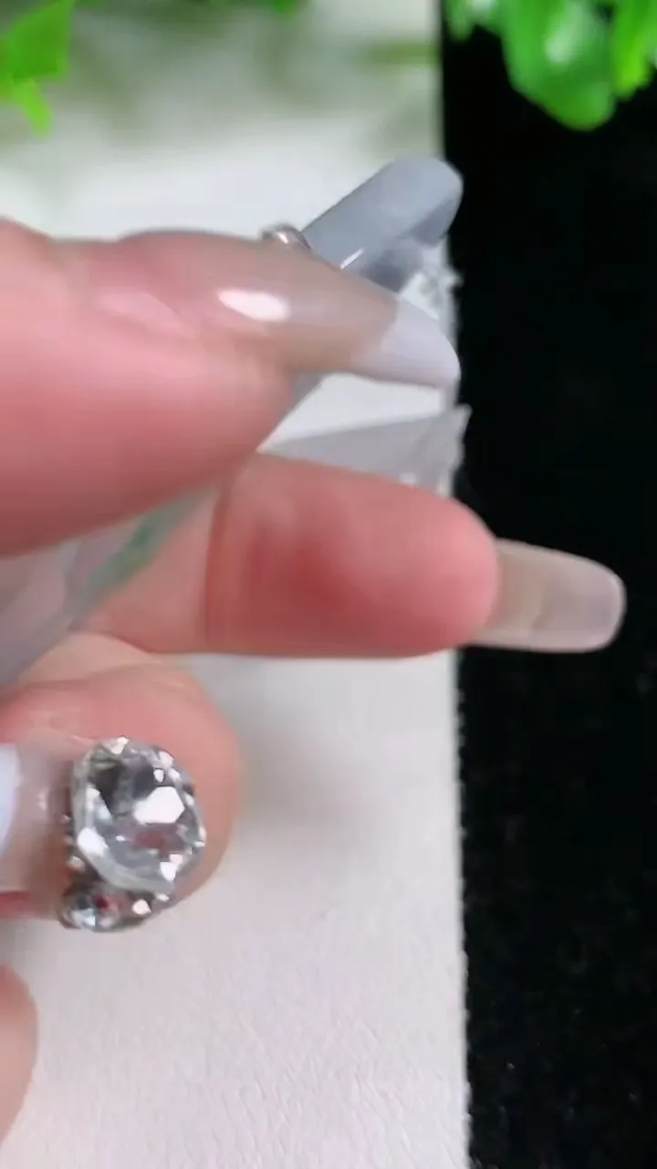 天然A货翡翠山水牌吊坠，尺寸59.7-40-5，重量:29.34g
1月21日