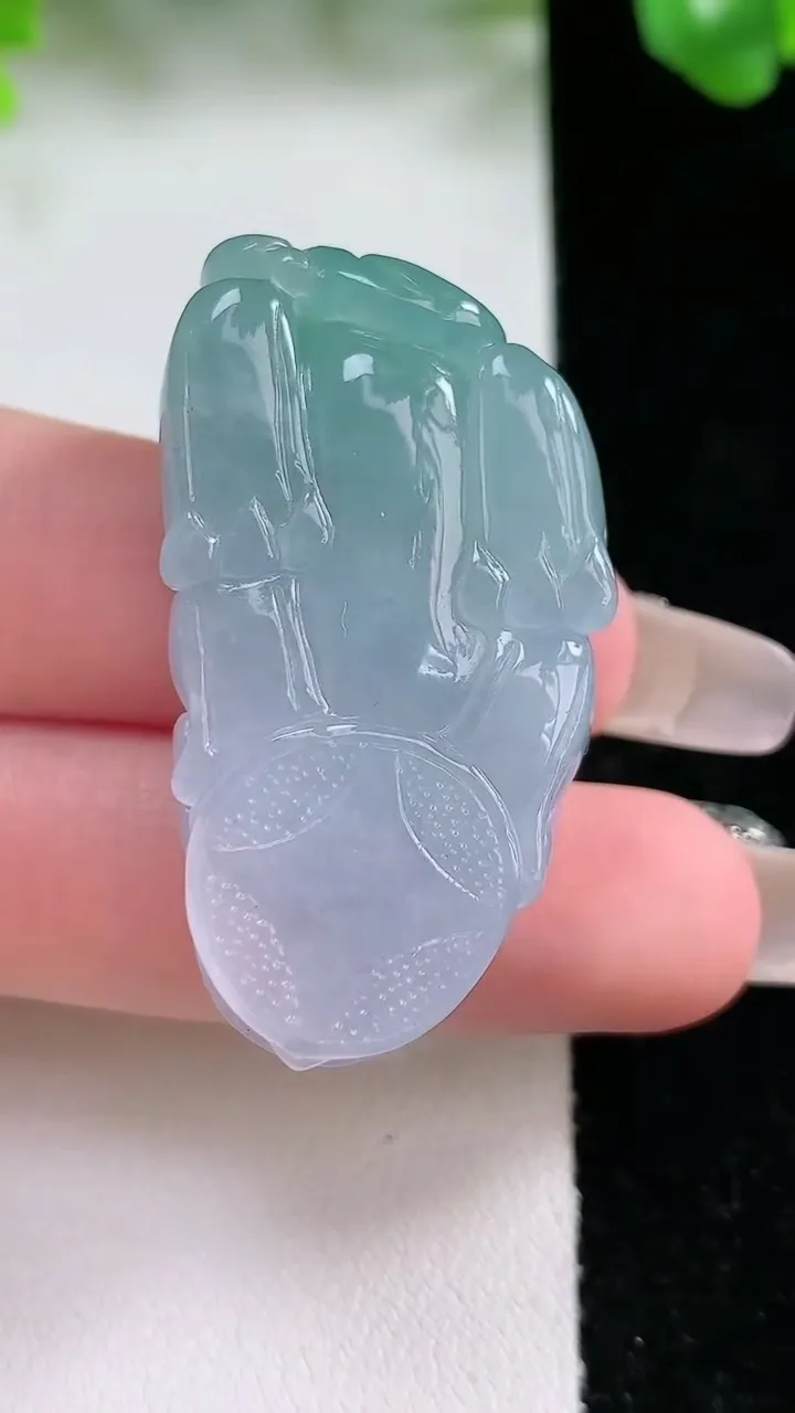 天然A货翡翠春带彩紫罗兰貔貅吊坠，尺寸40.6-21.6-11，重量:23.66g
1月21日