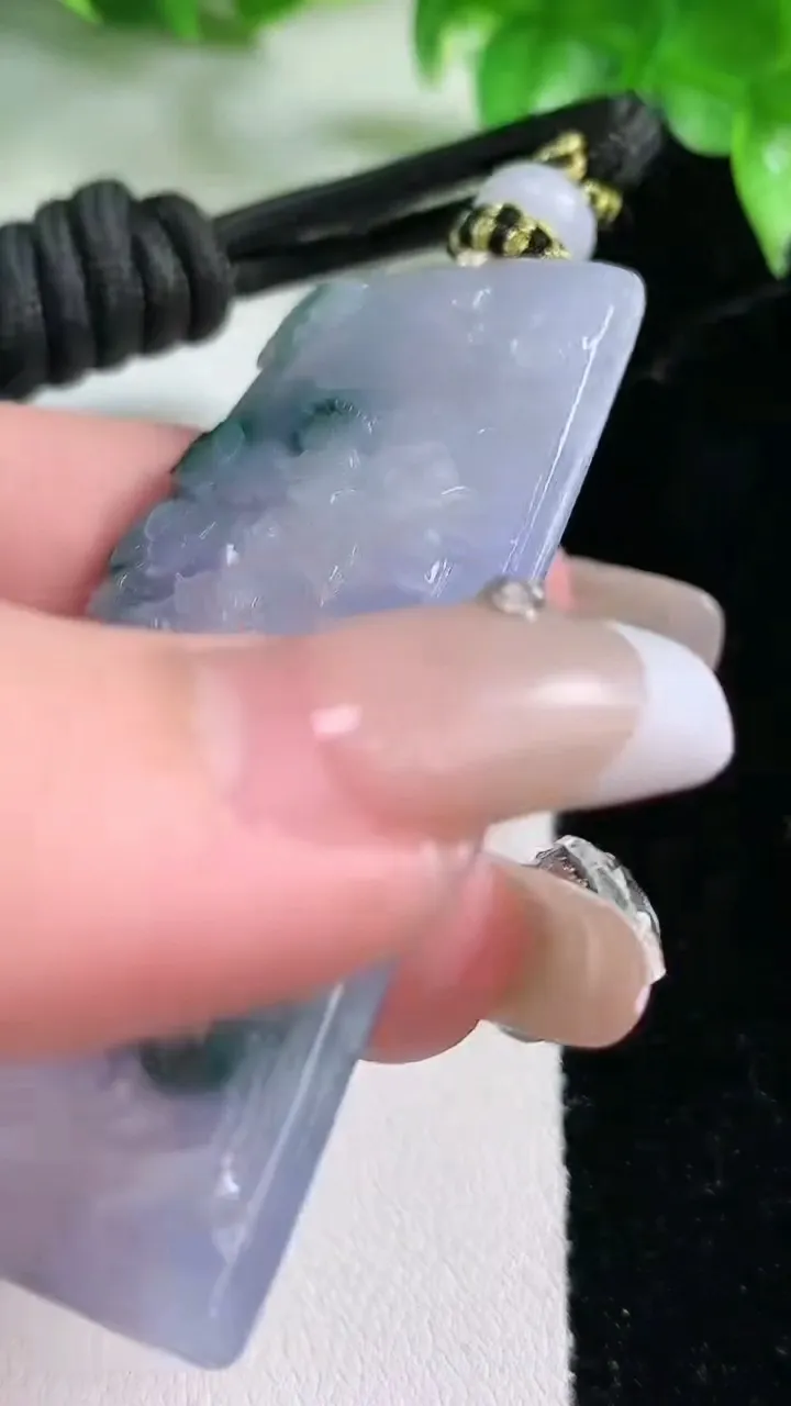 天然A货翡翠紫罗兰飘花山水牌吊坠，尺寸60.6-38.8-5，重量:33.43g
1月21日