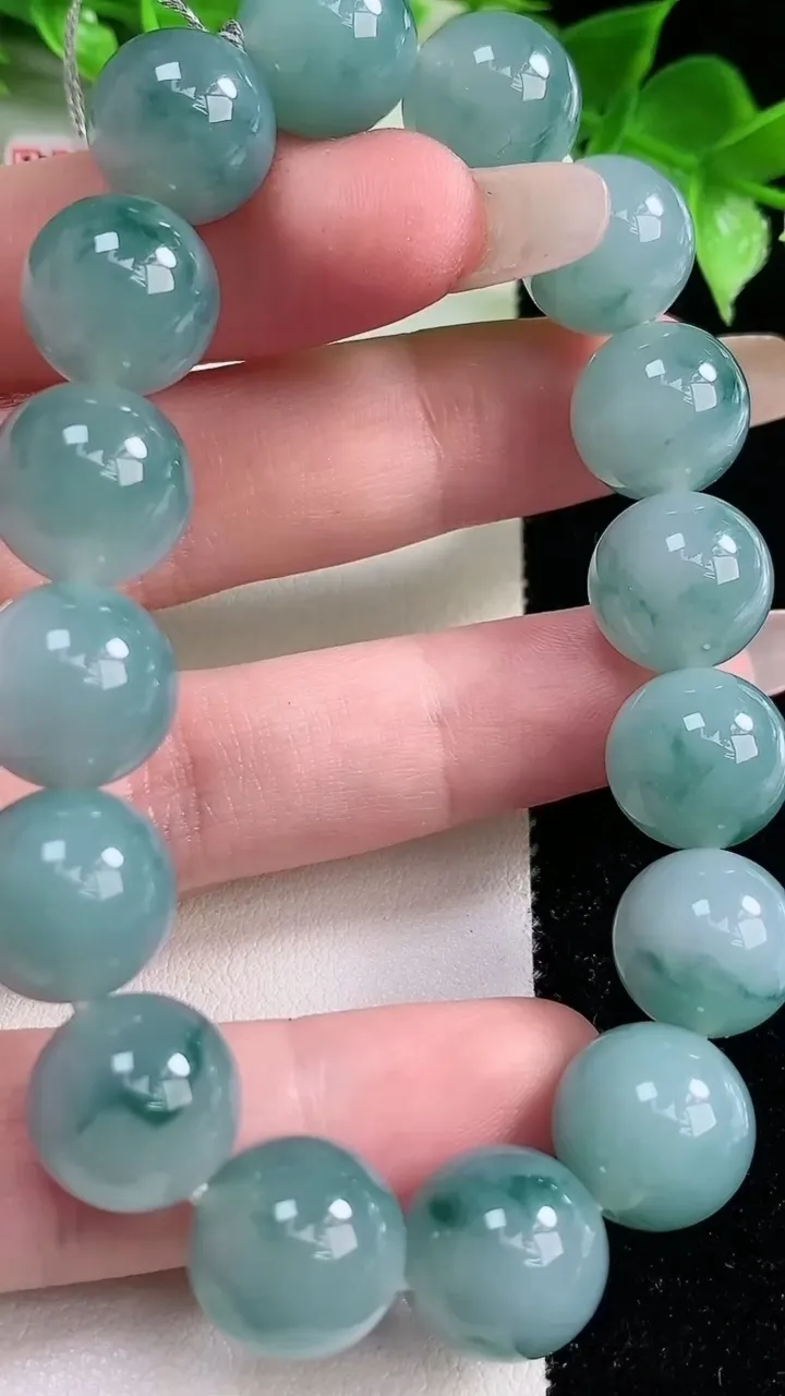 天然A货翡翠种飘花圆珠手串，尺寸14.6-16颗，重量:52.93g1月21日
工厂直销收藏佳品,种