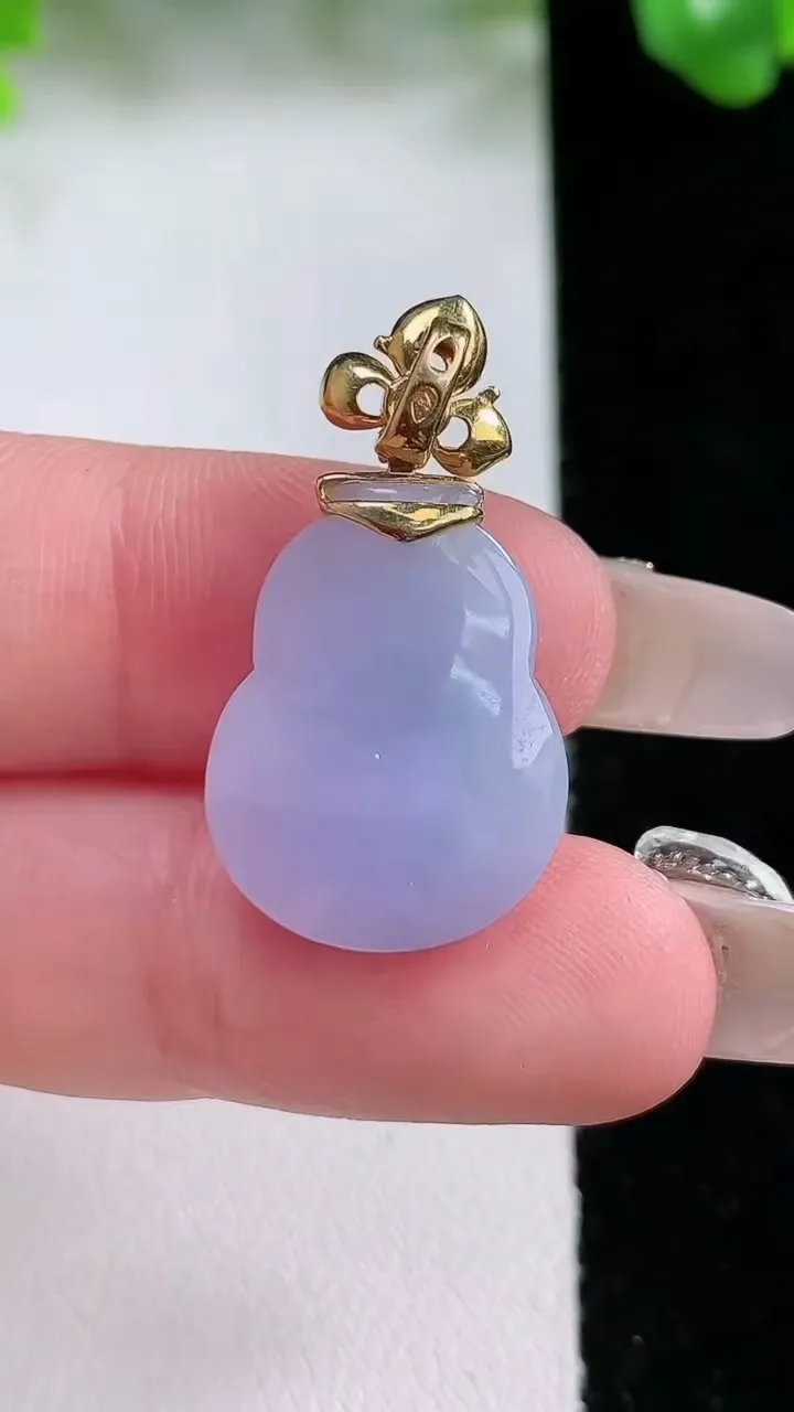 天然A货翡翠18K金紫罗兰葫芦吊坠，尺寸18.5-15.2-7，重量:4.26g
1月21日