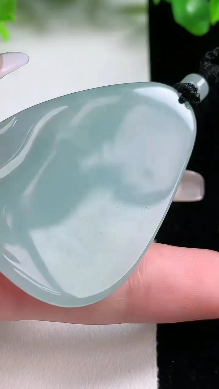 天然A货翡翠文殊菩萨吊坠，尺寸49.6-34.4-4.6，重量:19.27g
1月21日