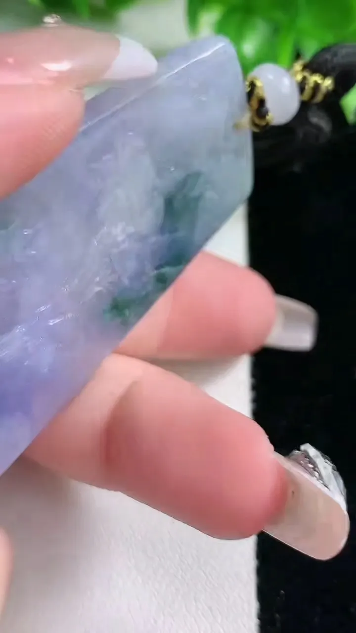 天然A货翡翠紫罗兰飘花山水牌吊坠，尺寸60.6-38.8-5，重量:33.43g
1月21日