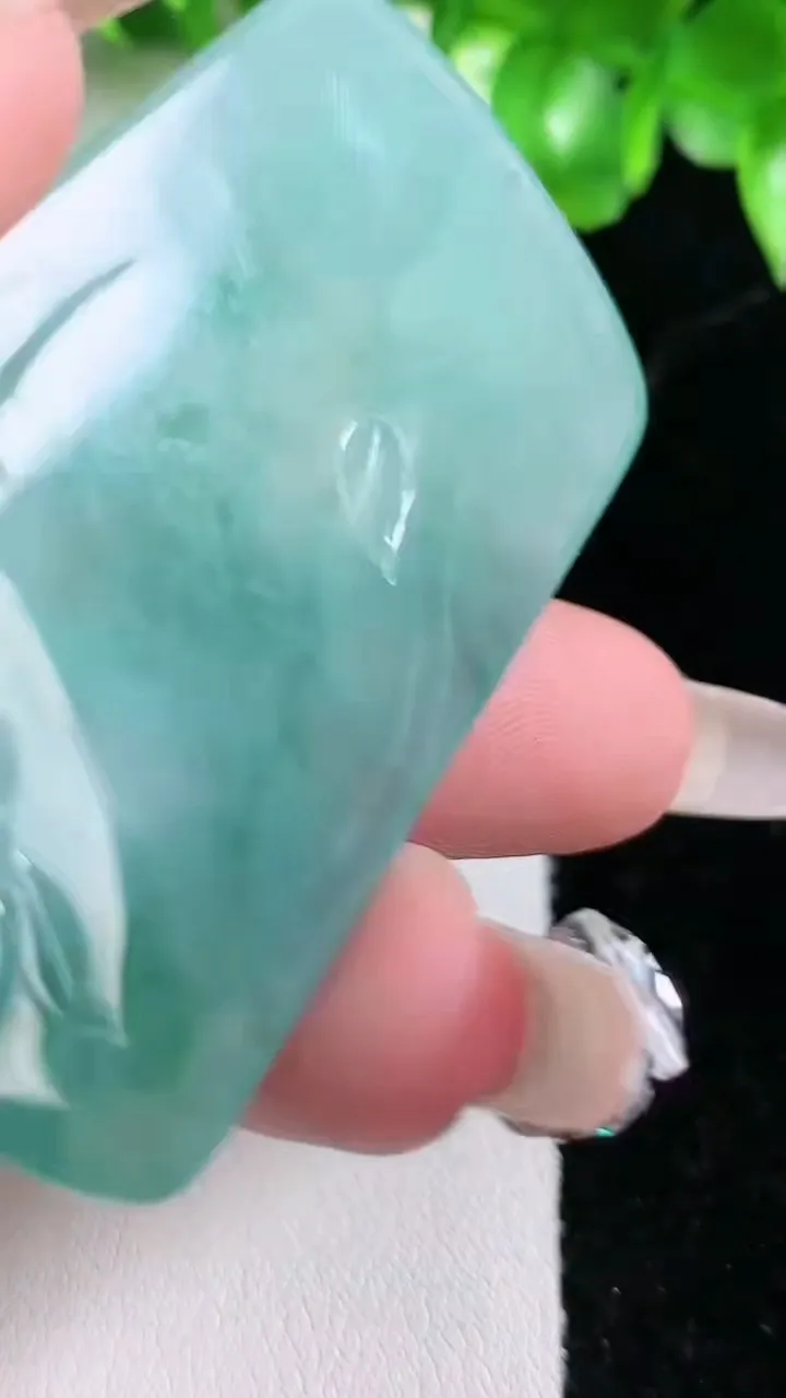 天然A货翡翠文殊菩萨吊坠，尺寸58.2-31.6-5.4，重量:25.36g
1月21日