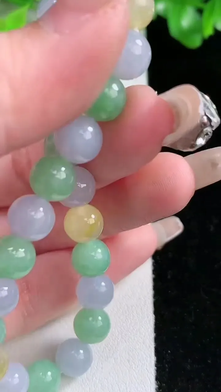 天然A货翡翠三彩圆珠手串，尺寸7.7-23颗，重量:20.35g1月21日
工厂直销收藏佳品,种好水足，色泽均匀，有种有色，上手高大气！