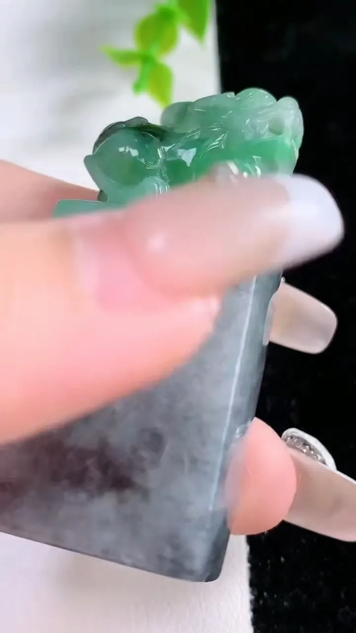 天然A货翡翠貔貅印章，尺寸53.5-25-12，重:41.61g
1月21日