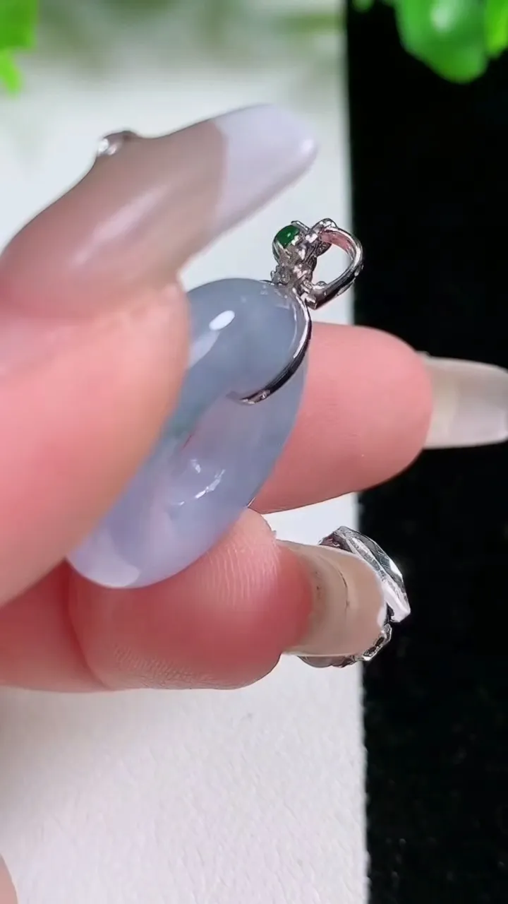 天然A货翡翠18K金紫罗兰平安环吊坠，尺寸22-5.9，重量:6.14g
1月21日