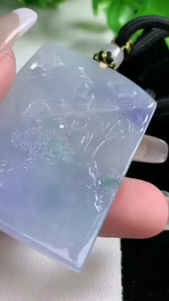 天然A货翡翠牌吊坠，尺寸50-36.5-5.5，重量:31.59g
1月21日