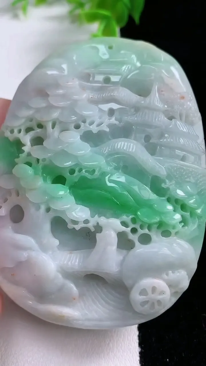 天然A货翡翠山水牌吊坠，尺寸72.2-52.5-16.5，重:116.60g
1月21日