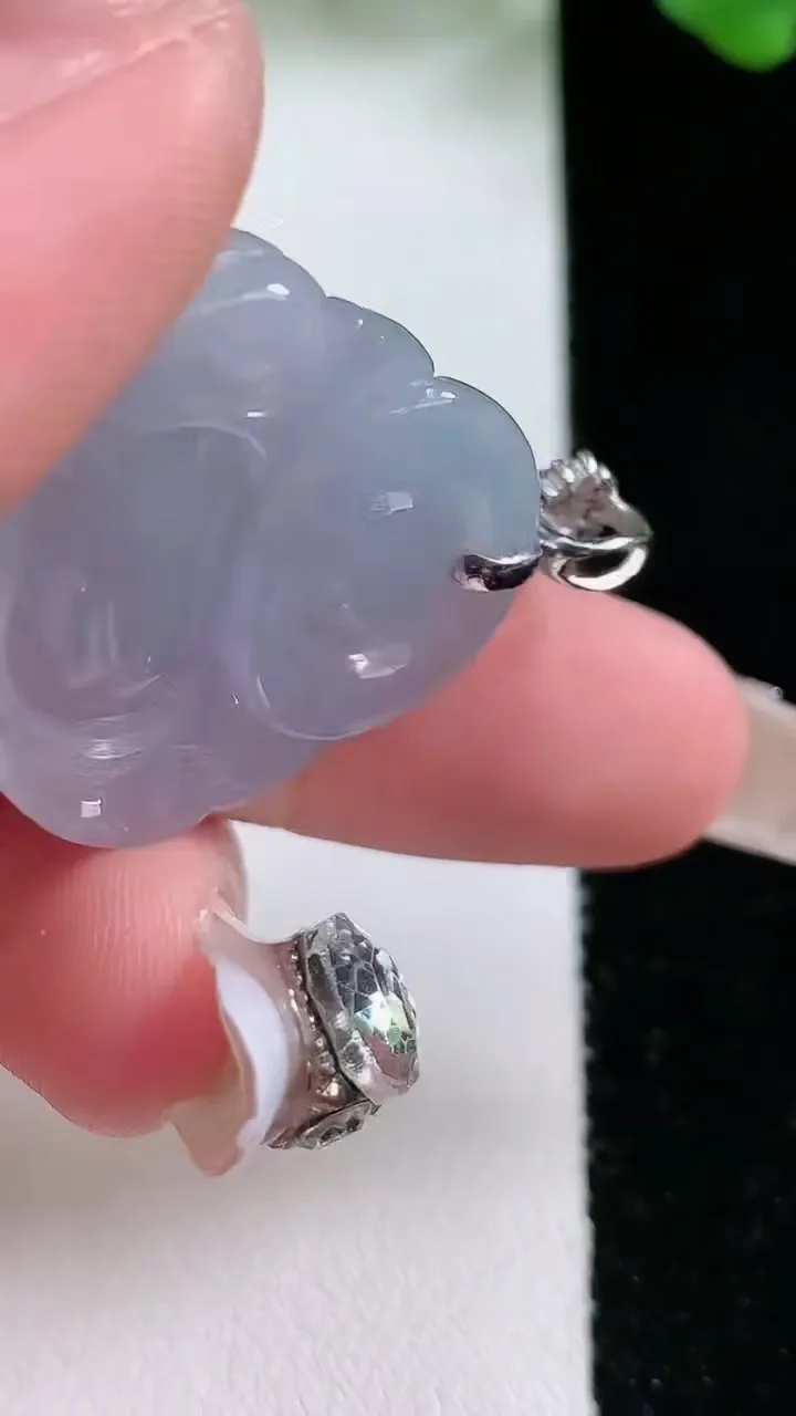 天然A货翡翠18K金紫罗兰佛公吊坠，尺寸25.8-28-8.5，重量:9.93g
1月21日