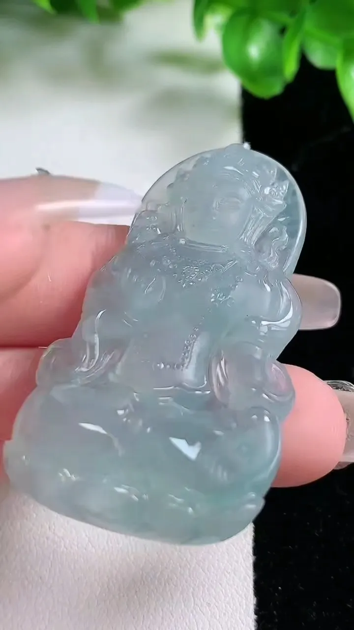 天然A货翡翠度母观音吊坠，尺寸49.5-29.5-5.6，重量:14.84g
1月21日