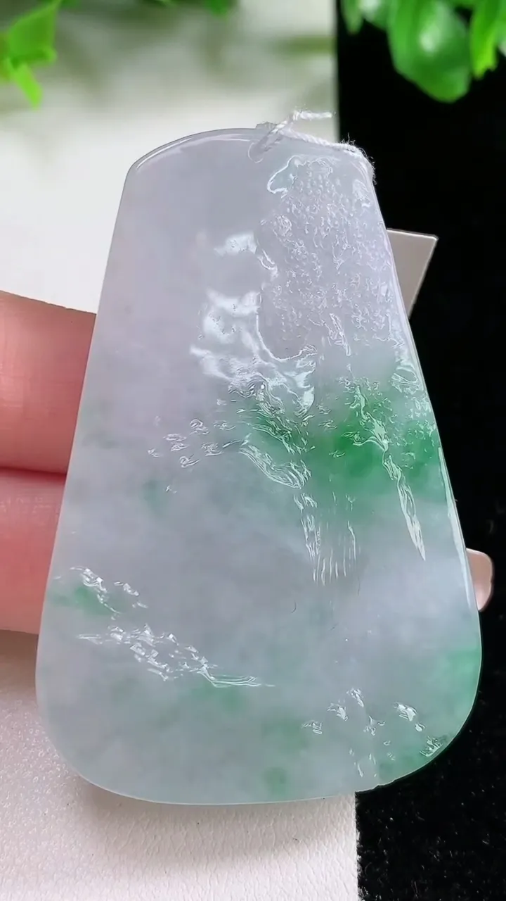 天然A货翡翠山水牌吊坠，尺寸59.7-40-5，重量:29.34g
1月21日