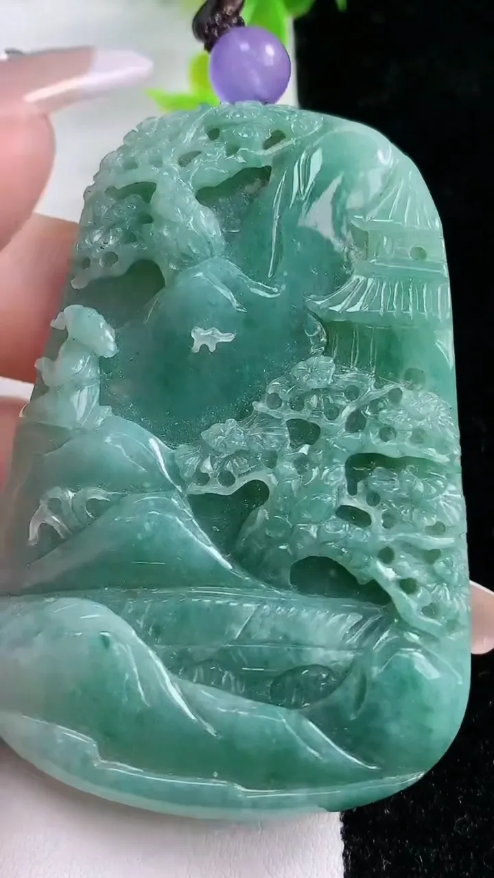 天然A货翡翠山水牌吊坠，尺寸66-45-9.5，重:61.17g
1月21日