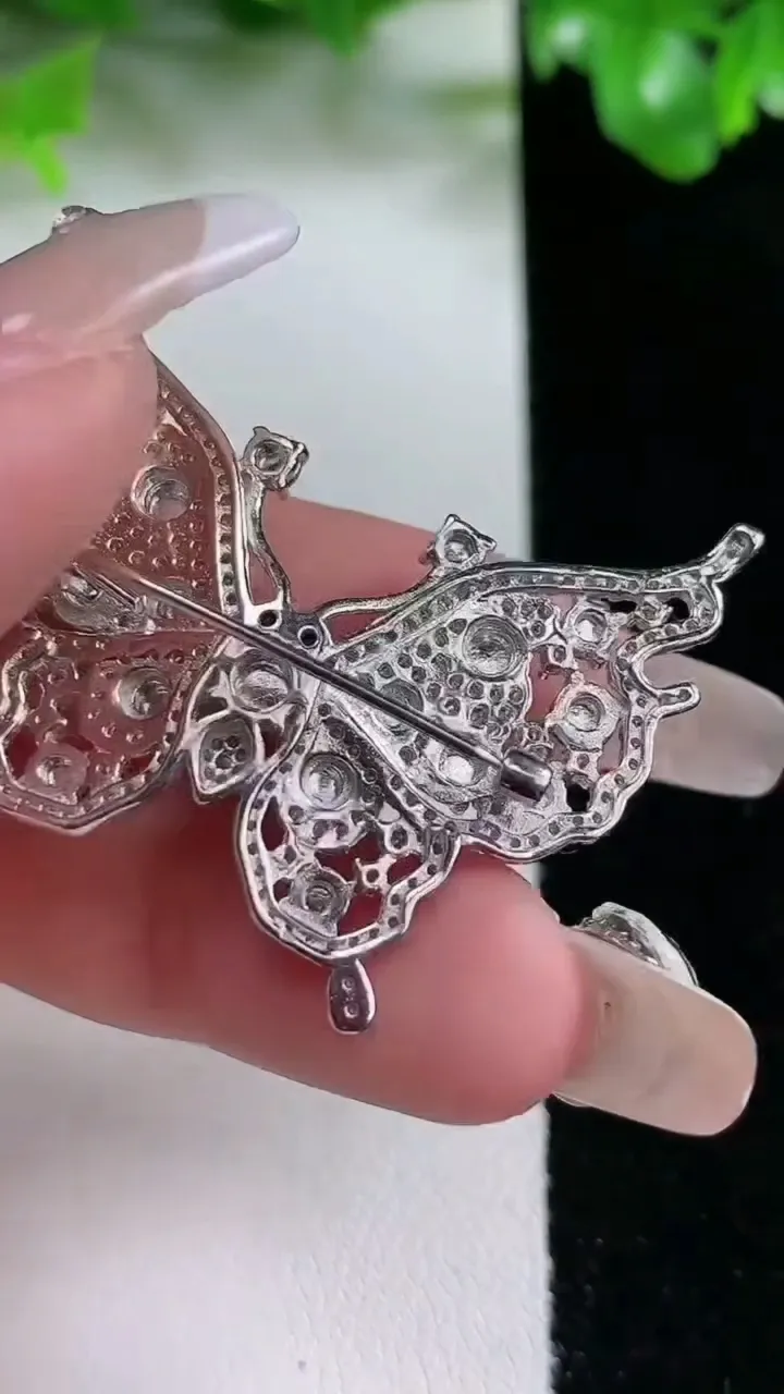 天然A货翡翠蛋面蝴蝶胸针，尺寸4.8，重量:8.70g
1月21日