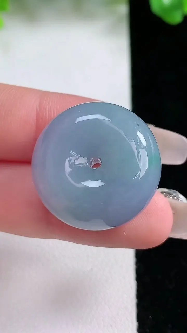 天然A货翡翠紫罗兰平安扣吊坠，尺寸24-11.8，重量:14.97g
1月21日