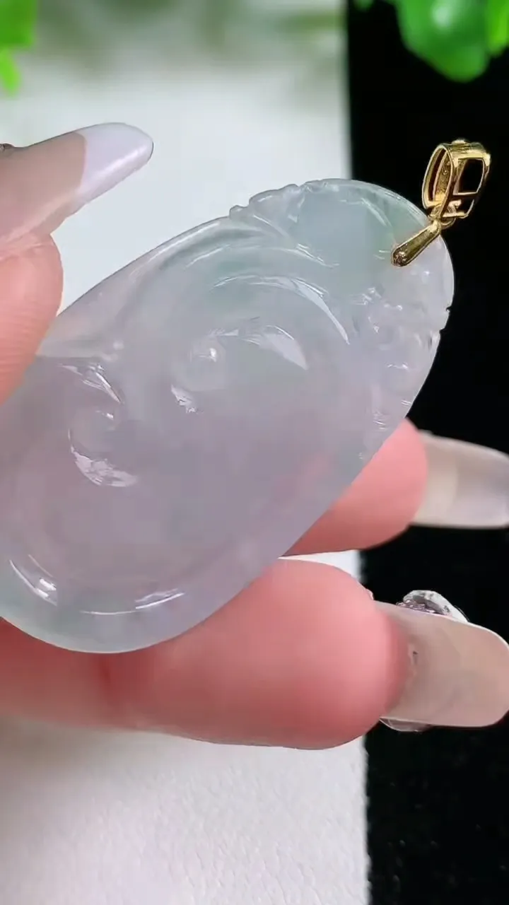 天然A货翡翠如意吊坠，尺寸41.5-23.7-5.4，重量:10.09g
1月21日