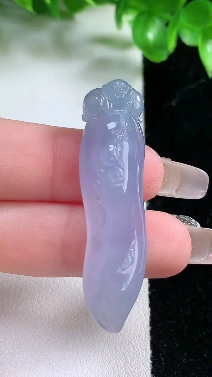 天然A货翡翠紫罗兰福瓜吊坠，尺寸46.5-12.5-8.2，重量:7.39g
1月21日