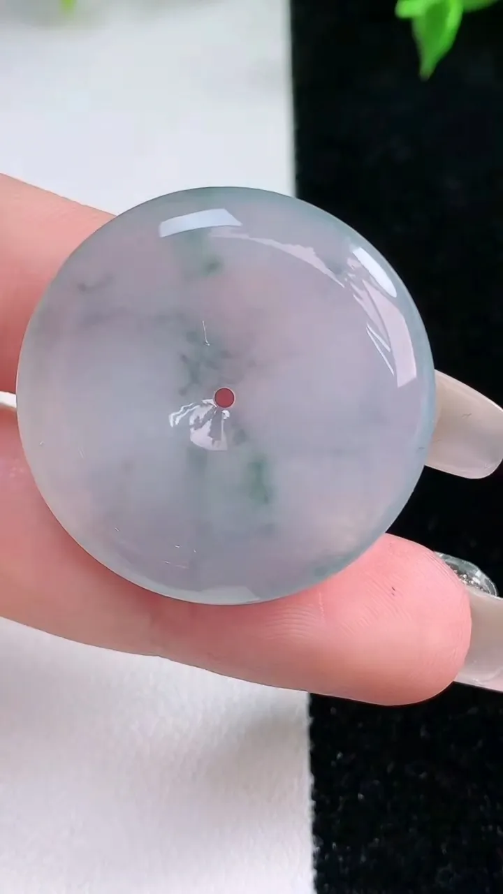 天然A货翡翠冰种飘花平安扣吊坠，尺寸30.3-5.4，重量:10.36g
1月21日