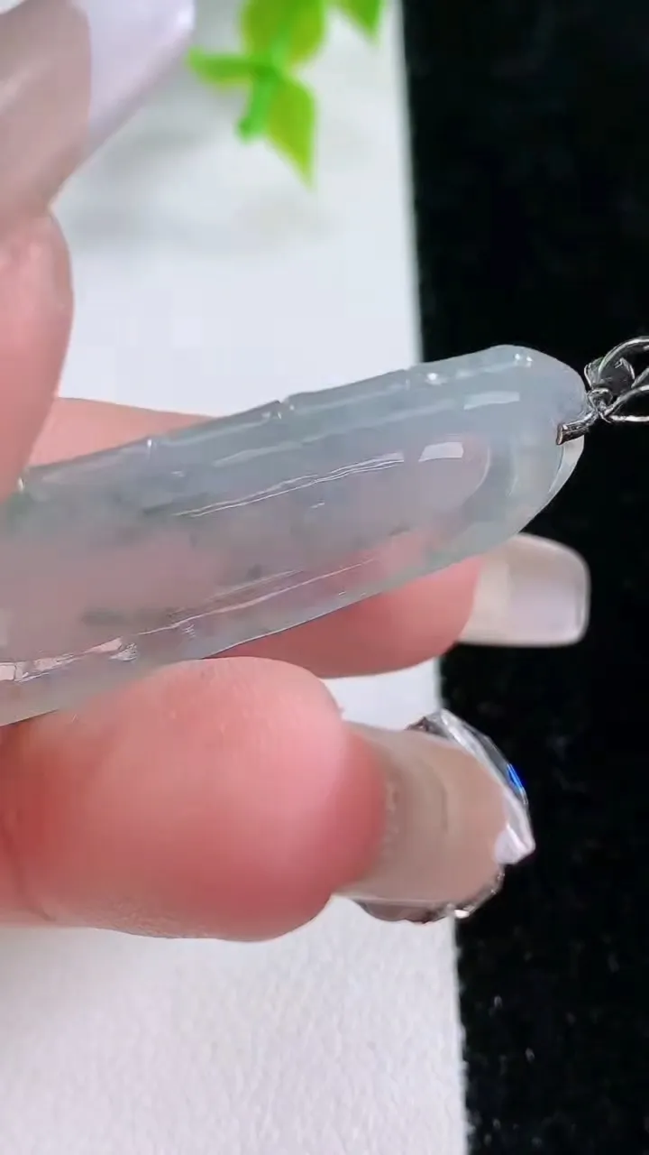 天然A货翡翠飘花节节高升 竹节吊坠，尺寸38-15.5-6.2，重:7.83g
1月21日