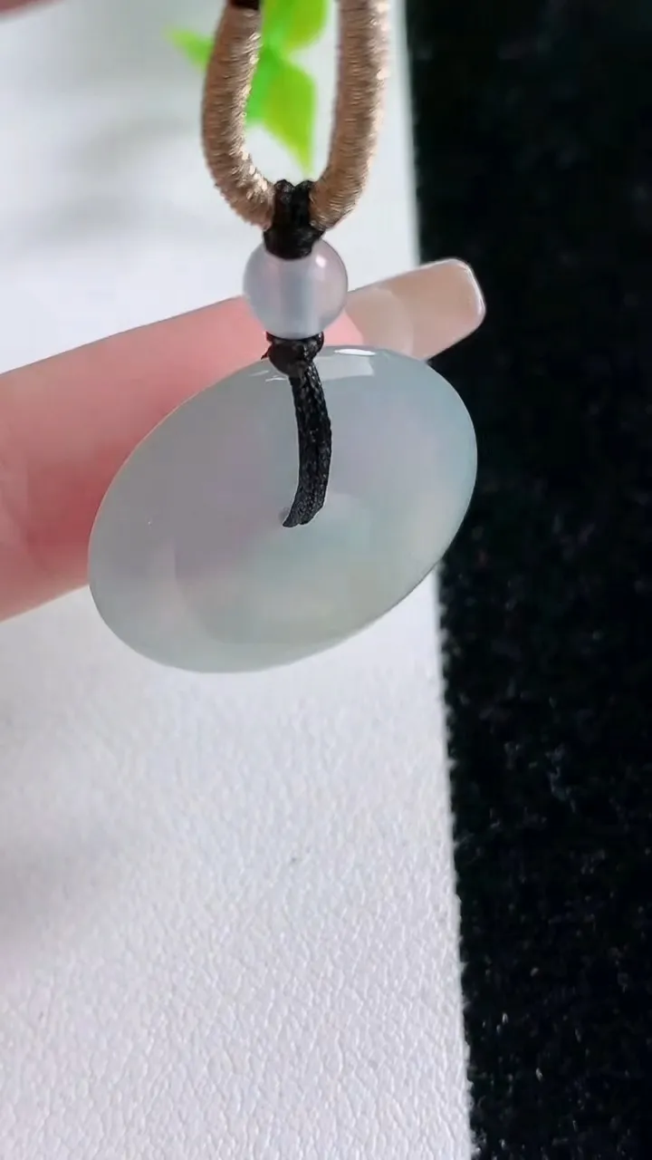 天然A货翡翠平安扣吊坠，尺寸23.2-5.5，重:6.01g
1月21日