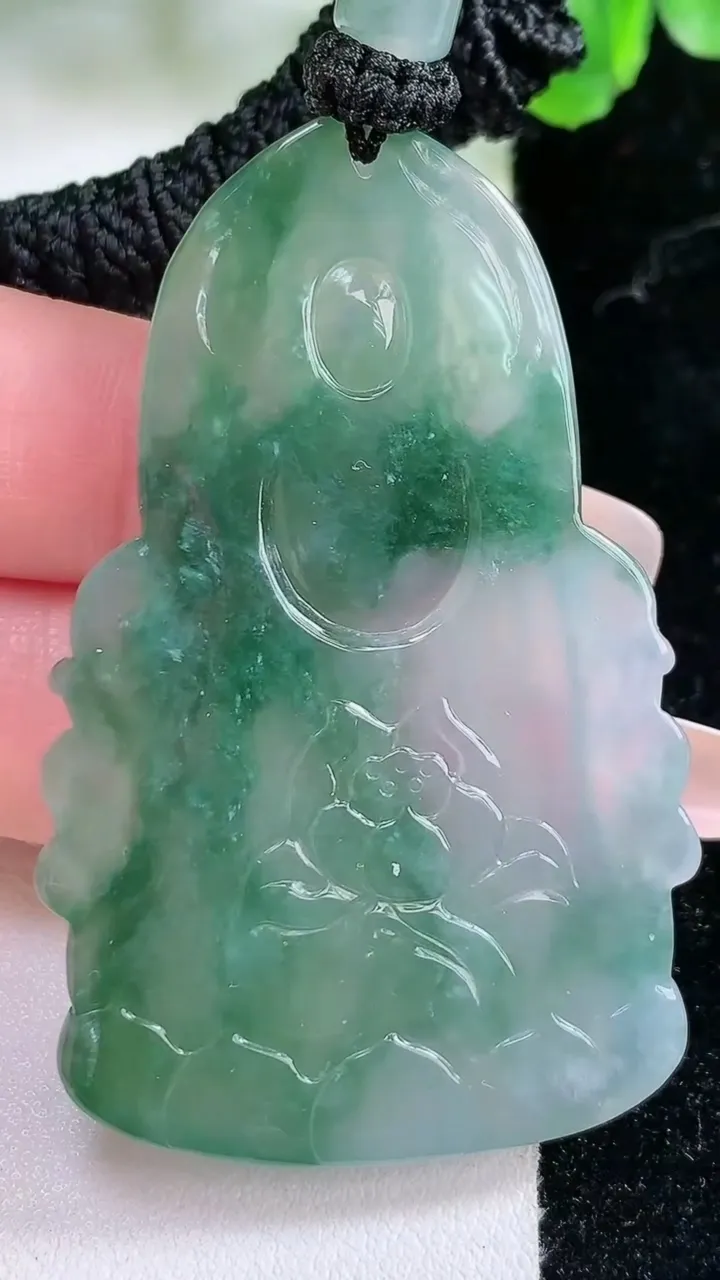 天然A货翡翠冰种飘花观音菩萨吊坠，尺寸56.3-36.5-4.8，重量:24.56g
1月21日
