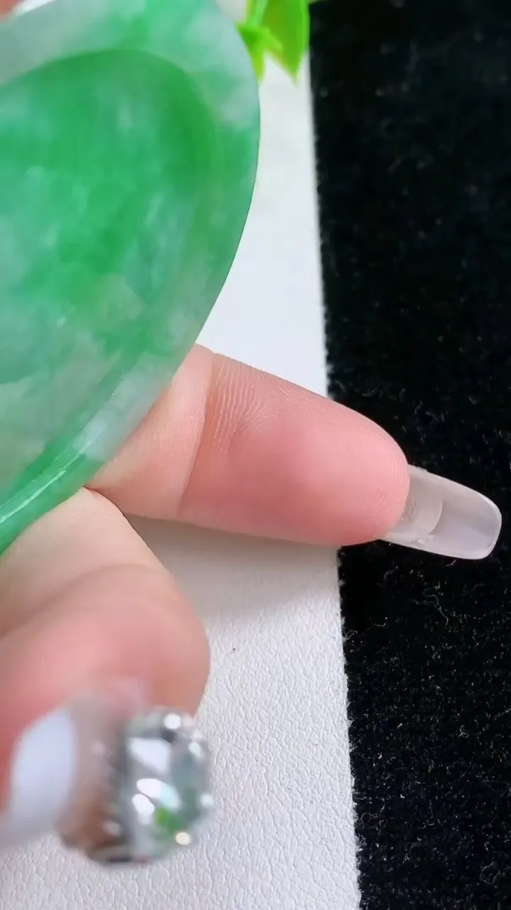 天然A货翡翠鸟语花香吊坠，尺寸 55.6-48.6-13.8，重: 59.68g
1月21日