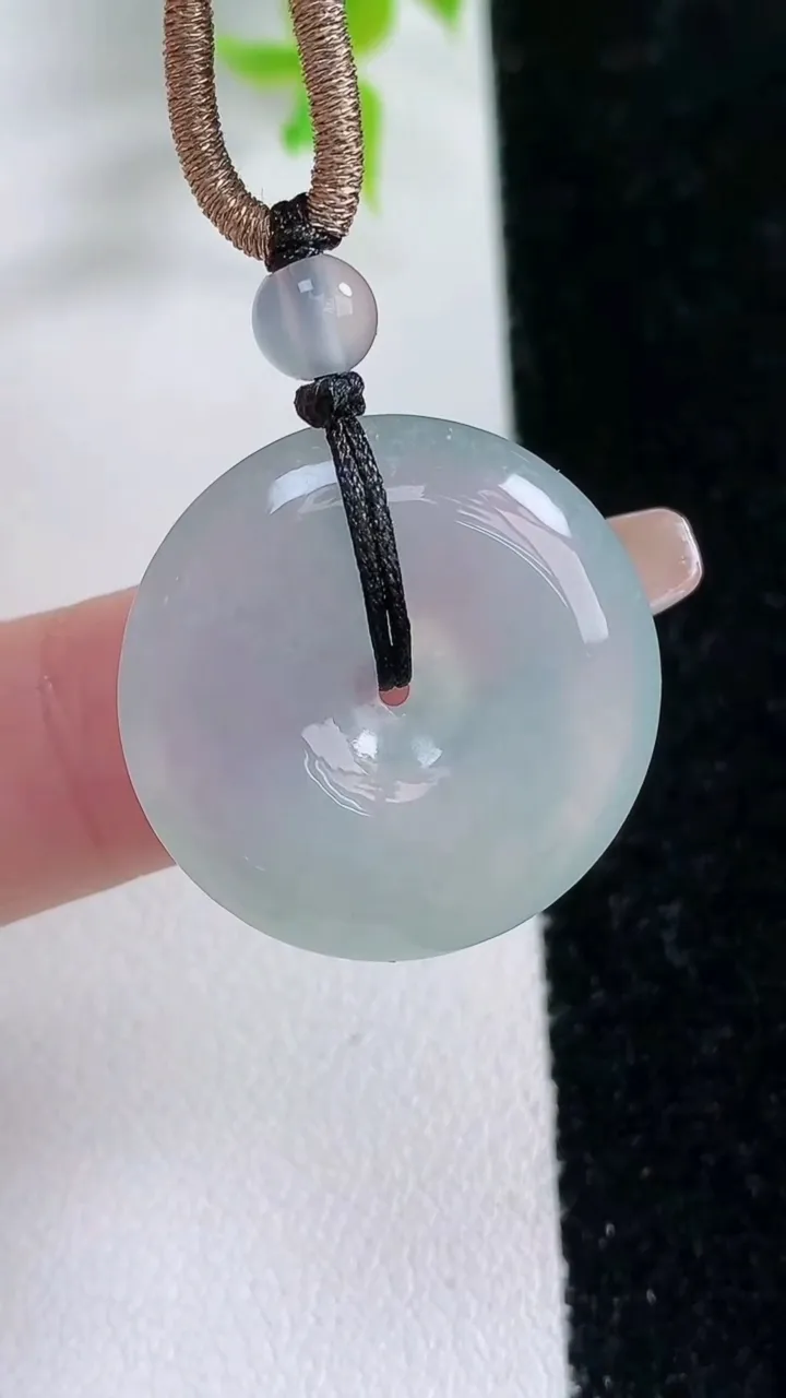 天然A货翡翠平安扣吊坠，尺寸23.2-5.5，重:6.01g
1月21日