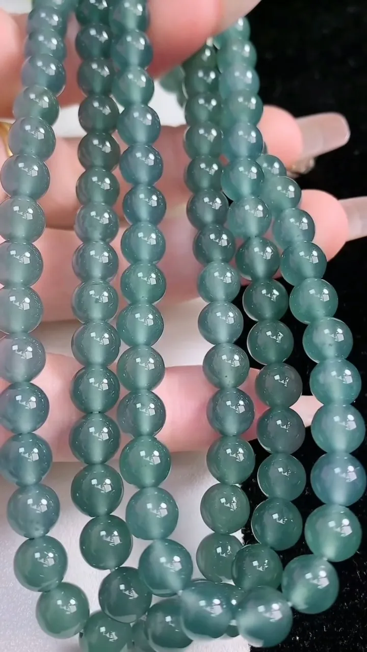 天然A货翡翠圆珠项链108颗，尺寸7，重:63.08g
1月21日