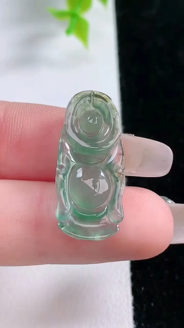 天然A货翡翠布袋佛吊坠，尺寸26-13-4.3，重:1.86g
1月21日