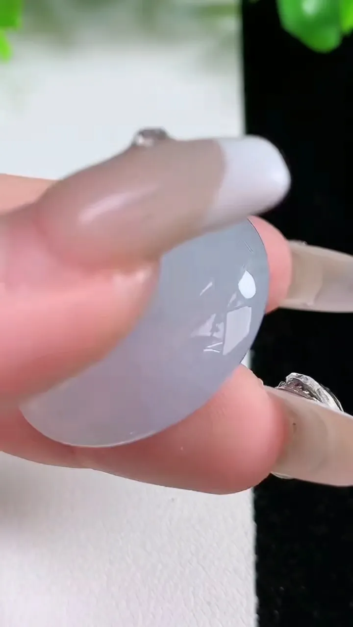 天然A货翡翠紫罗兰平安扣吊坠，尺寸23-8.8，重量:14.96g
1月21日