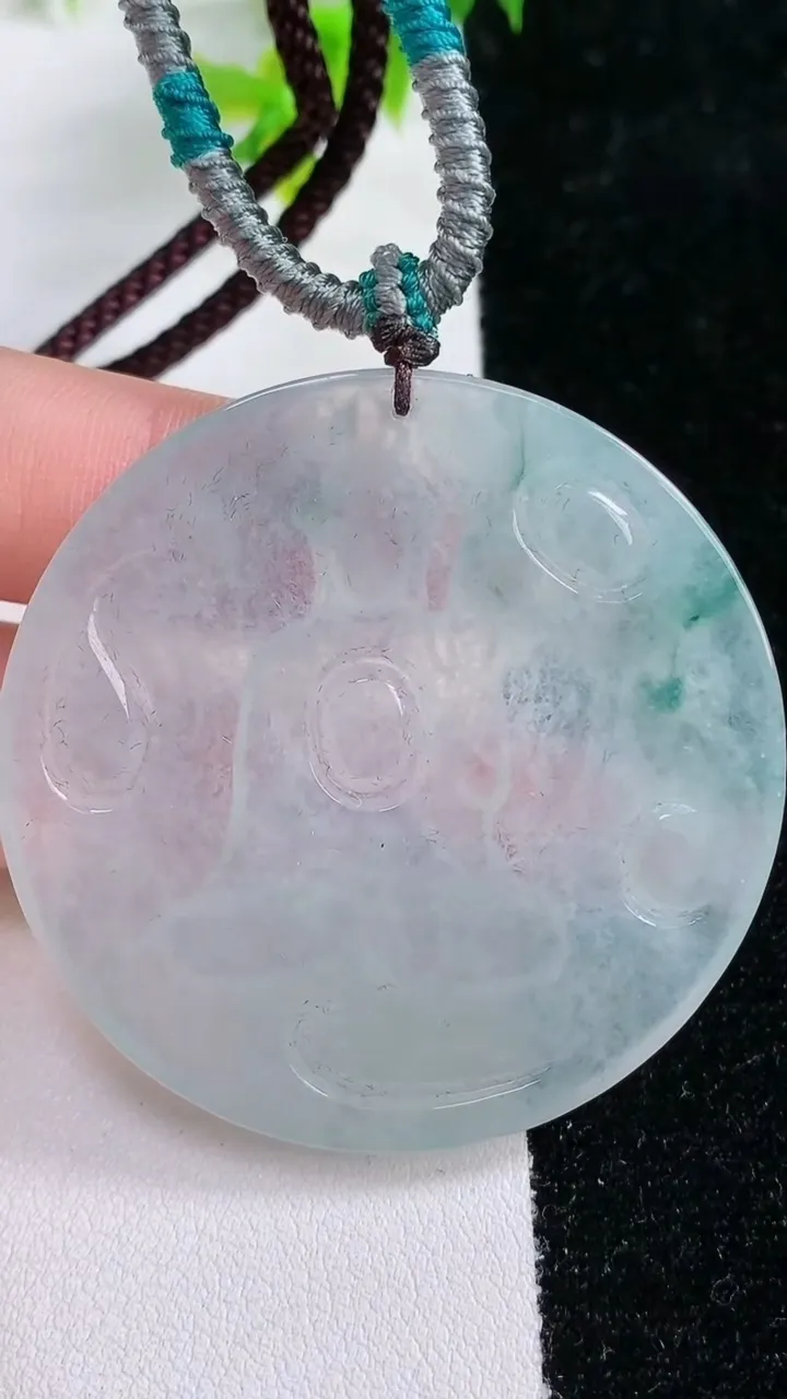 天然A货翡翠冰种飘花大势至观音菩萨吊坠，尺寸49-4.6，重:22.94g
1月21日